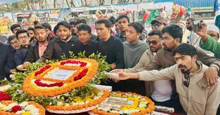 শহিদ আসাদ স্মৃতিস্তম্ভে ঢাবি ছাত্রদলের শ্রদ্ধা